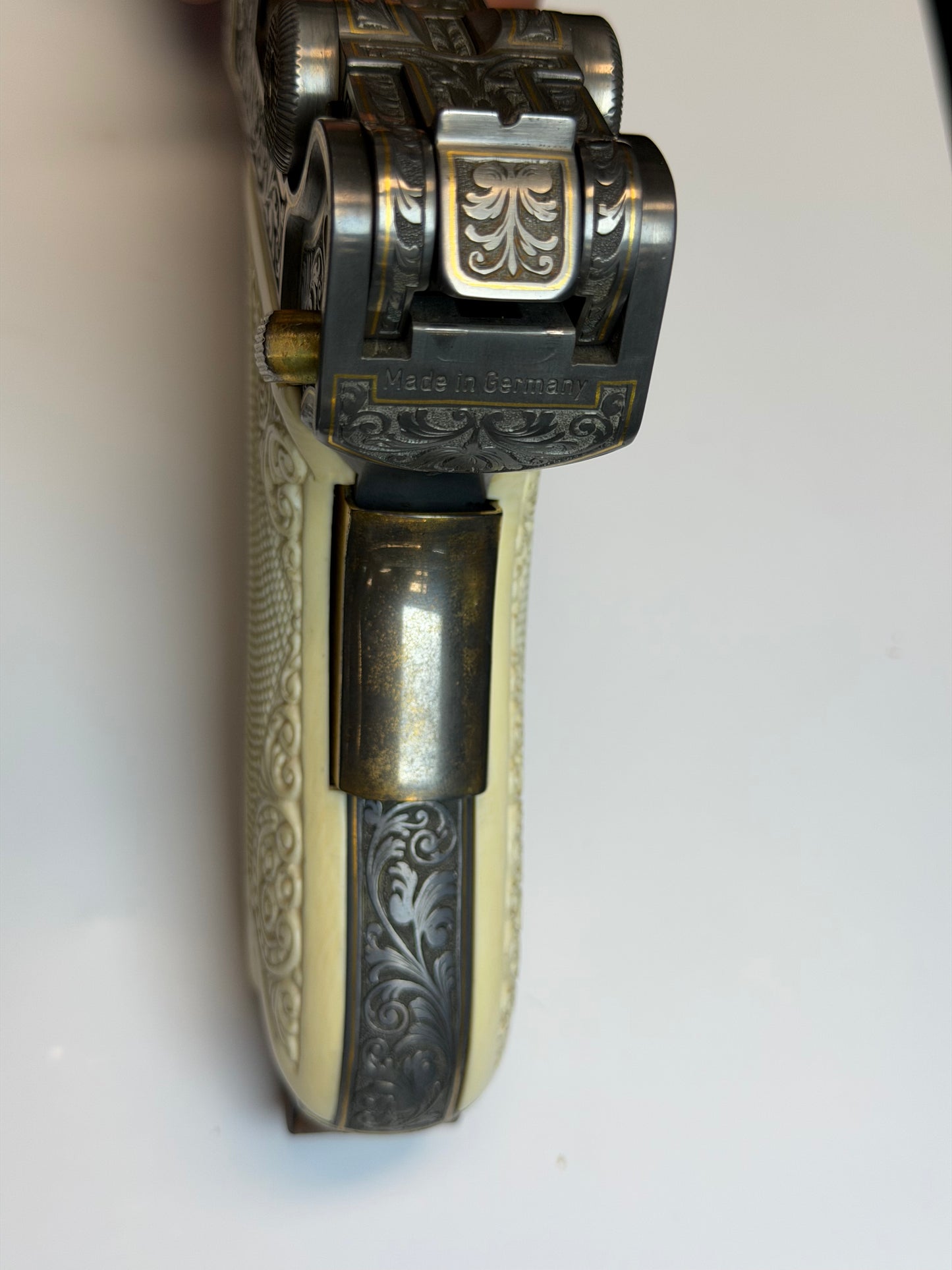 Mauser P.08 Parabellum – Oak Leaf Engraving with Gold Line Inlay