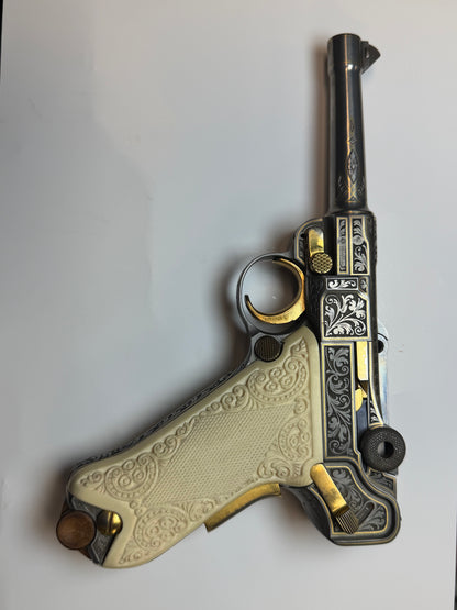 Mauser P.08 Parabellum – Oak Leaf Engraving with Gold Line Inlay