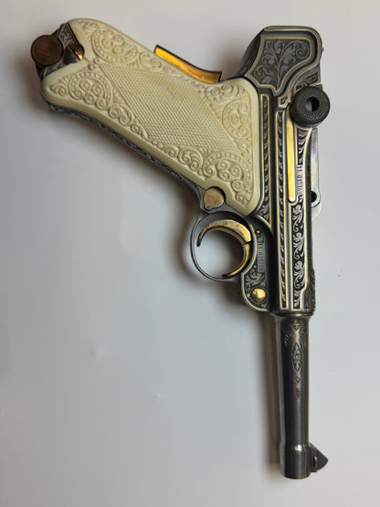 Mauser P.08 Parabellum – Oak Leaf Engraving with Gold Line Inlay