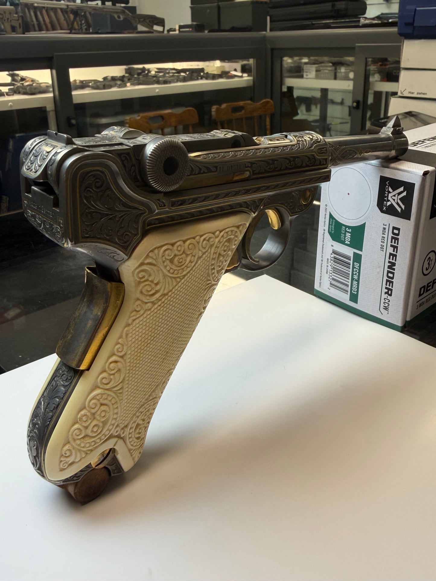 Mauser P.08 Parabellum – Oak Leaf Engraving with Gold Line Inlay